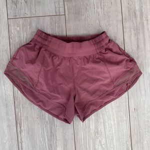 Lululemon Hotty Hot 2.5 shorts